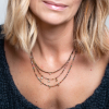 collier femme  Alma trio de trèfles porté