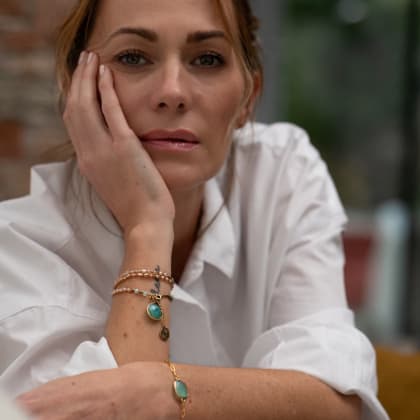 bracelet femme Adèle Aqua Calcédoine aqua porté