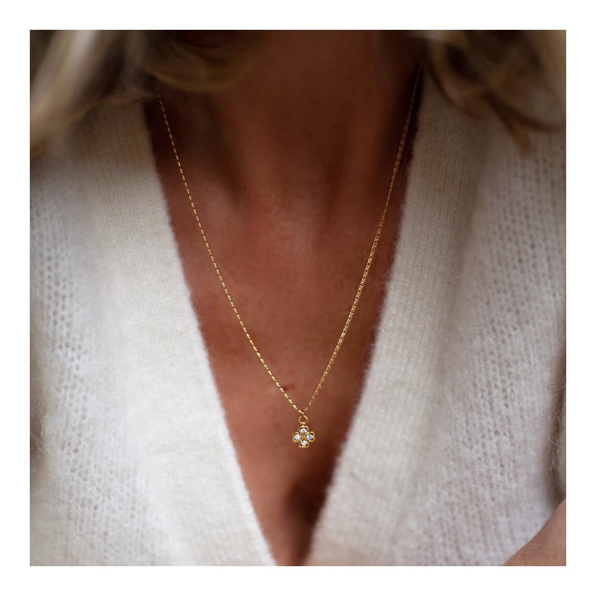 collier femme  Adèle grand Trèfle porté