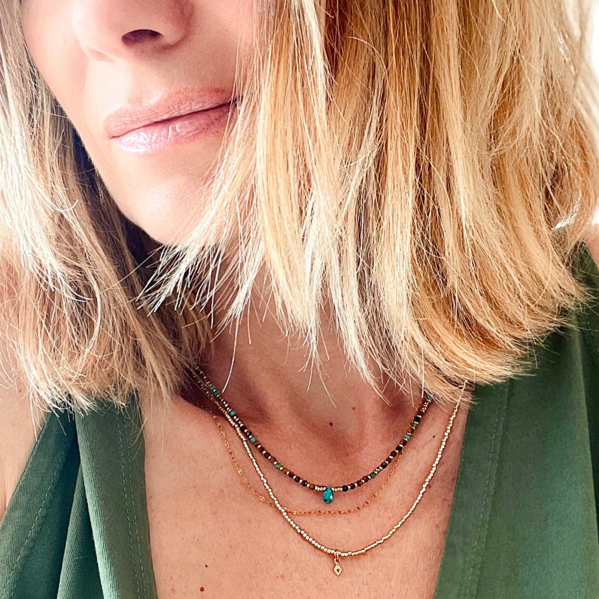 collier femme Anna turquoise porté