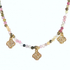 collier femme  Alma trio de trèfles gros plan