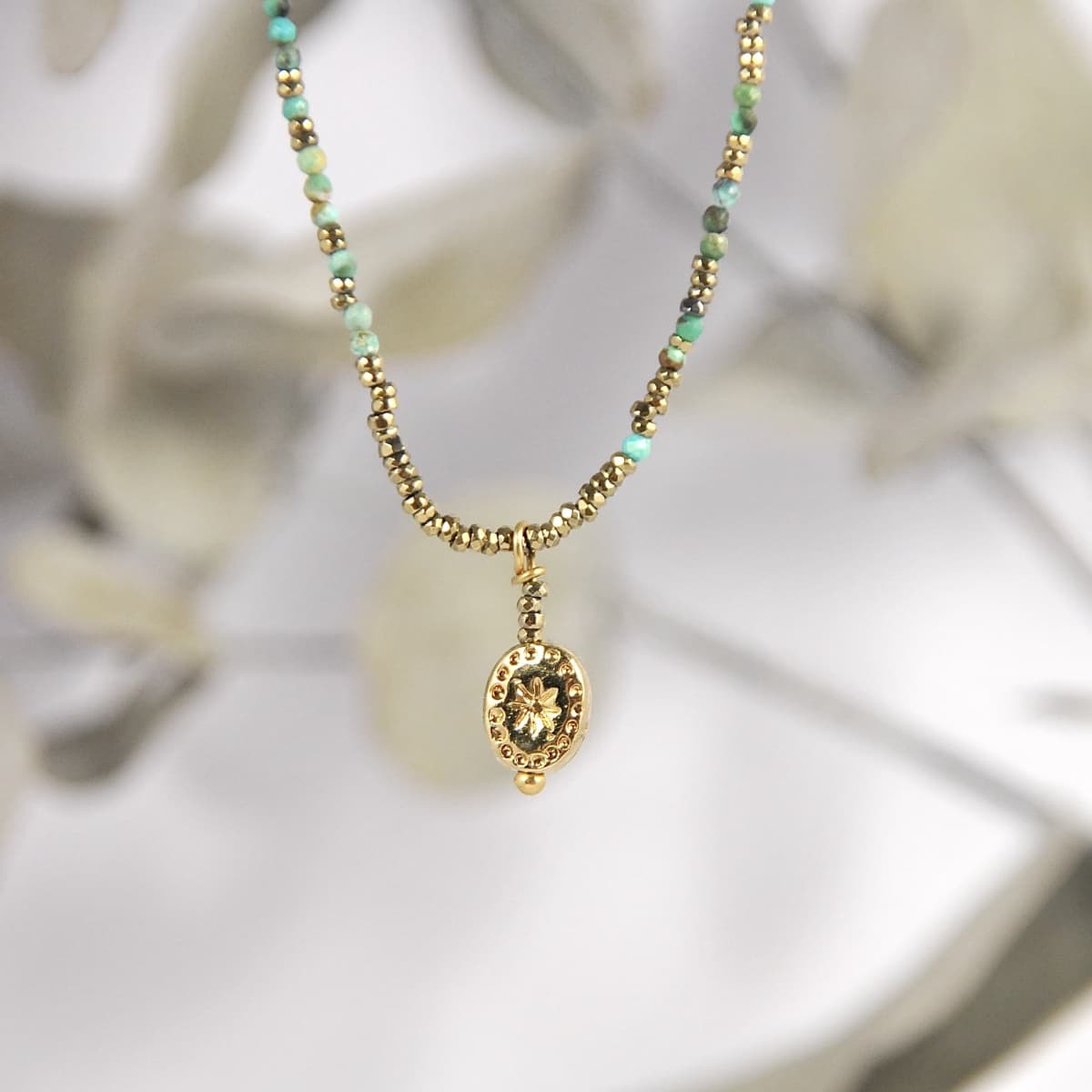 collier femme  Alma "Amulette" gros plan